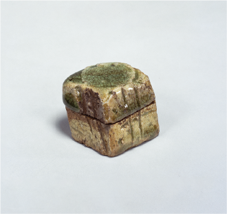 伊賀伽藍石香合(東京国立博物館蔵) Image: TNM Image Archives