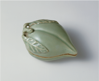 青磁桃型香合