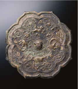 重要美術品 ［貼銀鍍金］双鳳狻猊天馬紋葵花形鏡