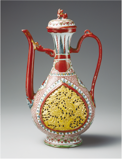 古染付辻堂香合 五島美術館蔵