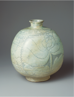 粉青掻落牡丹文扁壺